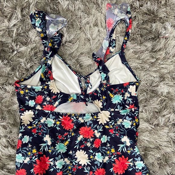 Old navy women blue floral one piece, lined bathing suit. Size 3X Plus. Used. - Picture 5 of 13